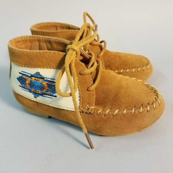 Shoes of Soul Other - (Baby) Shoes of Soul, Size 5, Moccasin Booties with Design, Excellent Condition